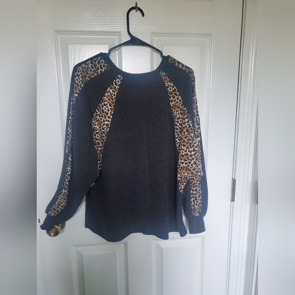 Easel Cheetah Top - Picture 5 of 5